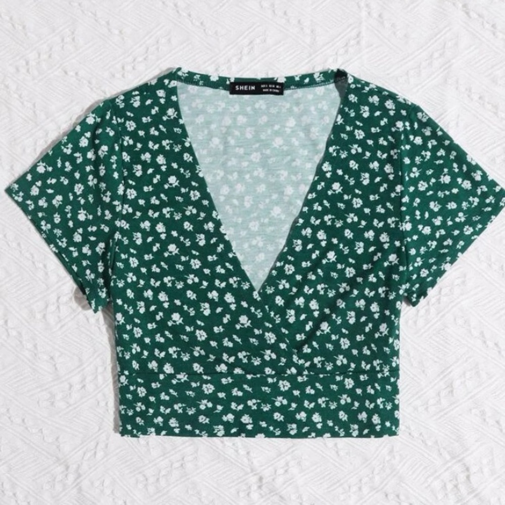 SHEIN Green Floral Wrap Around Cropped Tee size S